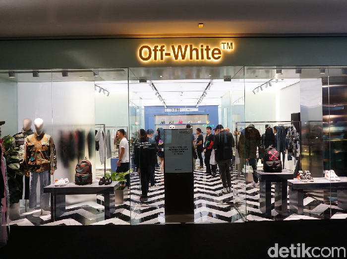 Off-White membuka butik pertamanya di Jakarta. (Foto: Daniel Ngantung/Wolipop) Off-White membuka butik pertamanya di Jakarta. (Foto: Daniel Ngantung/Wolipop)