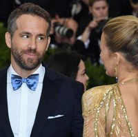 Pria kanada umumnya tenang dan misterius. Orang Kanada senang menikmati alam bebas, selalu sopan dan ramah. Mereka juga percaya diri, namun rendah hati dan memiliki aksen yang menawan. Angka perceraiannya juga terbilang rendah dibandingkan negara lainnya. Justin Bieber, Ryan Reynolds dan Drake adalah beberapa selebriti pria asal Kanada yang dikenal sangat romantis pada pasangannya. Foto: Getty Images