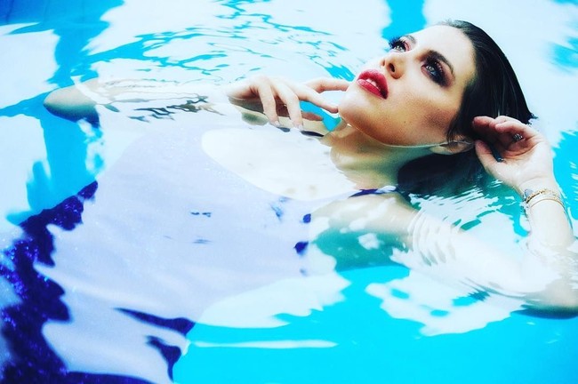 Wandra Nara populer sebagai host televisi dan model yang kerap berpenampilan seksi di negerinya, Argentina. Popularitasnya semakin menanjak semenjak berstatus sebagai istri pemain Inter Milan, Mauro Icardi, pria yang berusia delapan tahun lebih muda darinya. Foto: Dok. Instagram