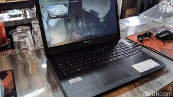Layarnya 15,6 inch dengan resolusi Full HD. (Foto: detikINET/Adi Fida Rahman)