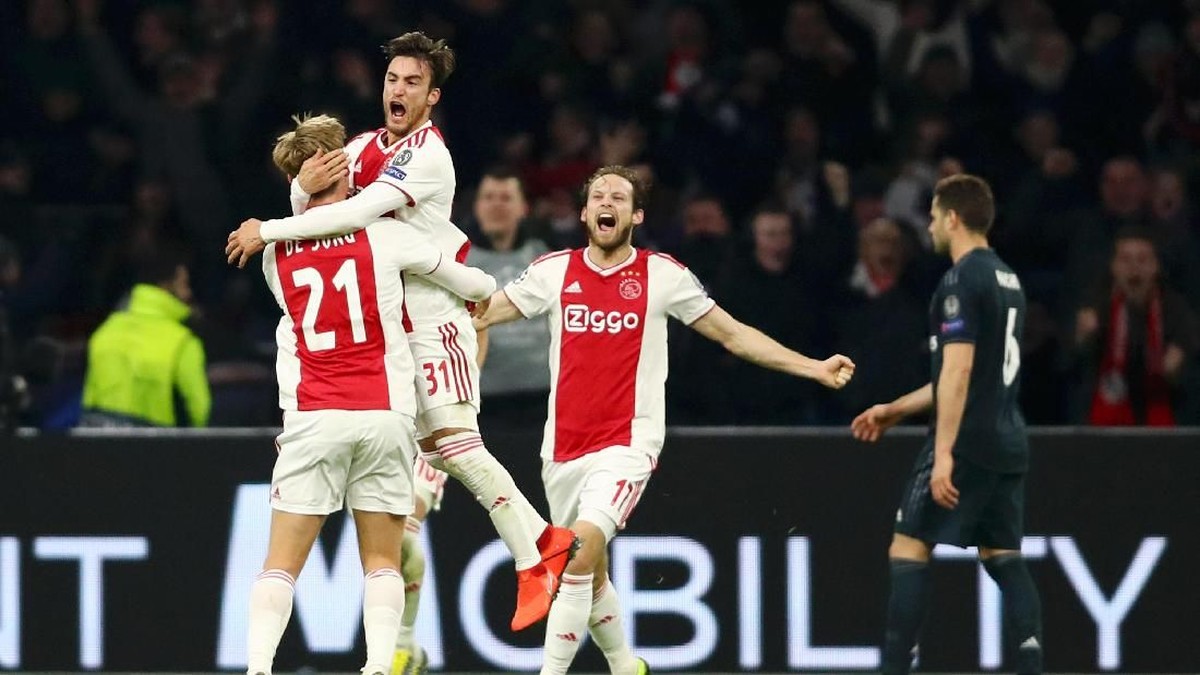 Ajax Amsterdam penuh keyakinan bisa tumbangkan Real Madrid. (Foto: Dean Mouhtaropoulos/Getty Images)