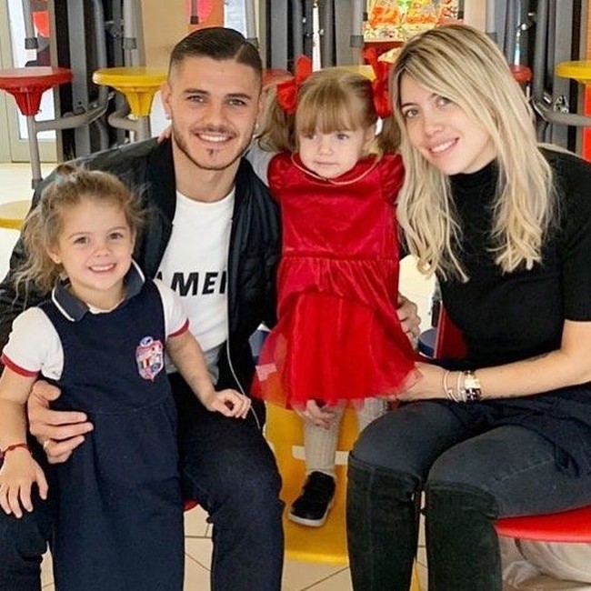 Wanda bercerai dari Mario Lopez yang sudah memberinya tiga anak pada November 2013. Dan pada Mei 2014, dia dinikahi Mauro Icardi yang kini bermain untuk Inter Milan. Dari pernikahan dengan Icardi, Wanda sudah melahirkan dua anak perempuan. Foto: Dok. Instagram