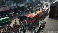 Sejumlah mobil diturunkan dalam kebakaran tersebut, terdiri dari 2 unit pancar UPT Timur, 1 unit motor assesment penanggulan bencana dari pusat dan 1 unit dari bintang agung.