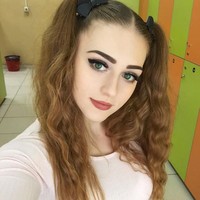 Binaragawati asal Rusia ini juga pandai mengaplikasikan makeup. Bahkan penampilannya yang memesona itu kerap membuat Julia dijuluki sebagai Barbie. Foto: Instagram @julia_vins