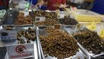 Foto: Jajan Daging Buaya dan Serangga Goreng di Thailand