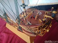 Keren! Nelayan Pangandaran Rakit Minatur Pinisi