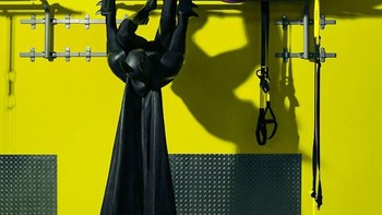 Alih-alih dibuat gelap, Sebastian menampilkan Batman dalam tema pop dan berwarna. Foto: Sebastian Magnani