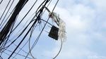 Duh! Kabel-kabel di Duri Kosambi Kusut Banget