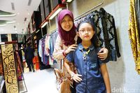 Davina bersama ibunya,
