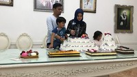 Adnan kini sudah dikaruniai dua anak. Ia juga kerap kulineran bareng keluarga tercinta. Nah ini momen ketika istri Adnan ulang tahun. Foto: instagram @adnanpurichtaichsan