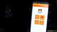 Warga dapat memeriksa apakah telah terdaftar sebagai Daftar Pemilih Tetap (DPT) melalui online. Jika telah terdaftar namun tetap ingin pindah lokasi TPS, warga harus mengurus dokumen pemindahan memilih.