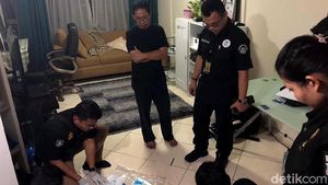 Suasana Penggeledahan Apartemen Joko Driyono oleh Satgas Anti Mafia Bola