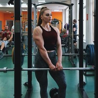 Memiliki banyak pembenci tak membuat Julia putus asa untuk meraih mimpinya menjadi seorang binaragawati. Ia pun akan bersikap acuh pada semua komentar-komentar jahat yang muncul di kolom Instagramnya. Foto: Instagram @julia_vins