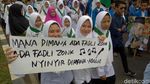 Ribuan Santri Turun ke Jalan Dalam Aksi Bela Mbah Moen