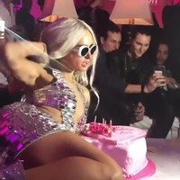 Resminya, usia Paris Hilton baru berganti pada 17 Februari mendatang. Namun sebuah pesta digelar di New York City, Amerika Serikat, pada Rabu (13/2/2019), untuk menyambut ulang tahunnya yang ke-37 itu. (Foto: Instagram)