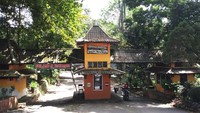 Pintu masuk ke Wana Wisata Hutan Penggaron. Cukup menempuh waktu sepuluh menit dari pintu keluar Tol Ungaran. (Aji Kusuma/detikTravel)