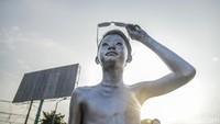 Sebagian dari mereka mengaku telah putus sekolah, sehingga bergabung dengan anak jalanan lainnya.