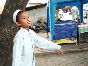 Video: Ini Putra, Bocah Yatim Piatu yang Jualan Cilok untuk Keluarga