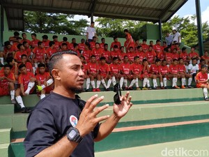 Prediksi Persib Vs Persija dari Firman Utina