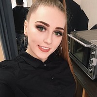 Meskipun banyak yang takjub dengan penampilannya, tak sedikit juga yang menyayangkan keputusan Julia untuk menjadi binaragawati dan mencacinya. Foto: Instagram @julia_vins