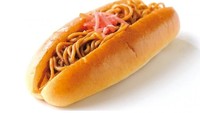 Yang khas dan wajib dicoba adalah Yakisoba Bun. Sajian ini memadukan mie goreng ala Jepang sebagai isian roti sandwich. Foto: Istimewa