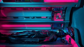 Selain itu dengan karakter yang penuh warna, dia ingin memperkuat absurditas adegan yang difoto. Foto: Sebastian Magnani