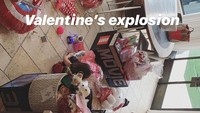 Ia menghabiskan hari untuk memanjakan anak-anaknya itu dengan beraneka hadiah. Dok. Instagram