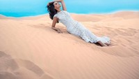 Tahukah kamu kalau Meksiko punya gurun pasir yang bernama San Nicolas Dunes. Vanessa Ponce menyebutnya sebagai tempat yang luar biasa indah! (Instagram/vanessaponcedeleon) 