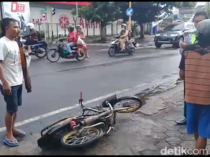 Kena Razia, Pria Ini Banting dan Ancam Bakar Motor