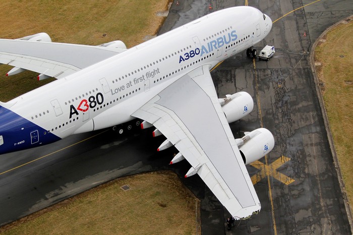 Airbus mengumumkan penghentian produksi pesawat raksasa tipe A380 tahun 2021. Pengembangan Airbus A380 menelan dana besar, namun jumlah pesanan minim.