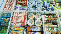 Es krim juga patut jadi pilihan saat jajan ke sini. Pilihan rasa dan jenisnya sangat beragam. Sampai-sampai ada soft-serve ice cream! Foto: Istimewa