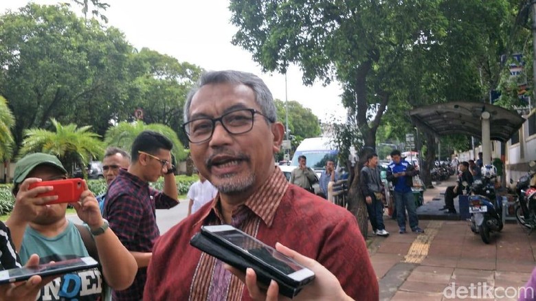 Sowan ke Ketua DPRD DKI, Ahmad Syaikhu Diberi Buku Kebijakan Ahok Sowan ke Ketua DPRD DKI, Ahmad Syaikhu Diberi Buku Kebijakan Ahok