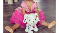 Luna lahir pada 14 April 2016. Meski belum genap 3 tahun, Luna sudah jadi seorang kakak untuk adik laki-laki yang juga menggemaskan lho. Foto: Instagram littlelunalegend