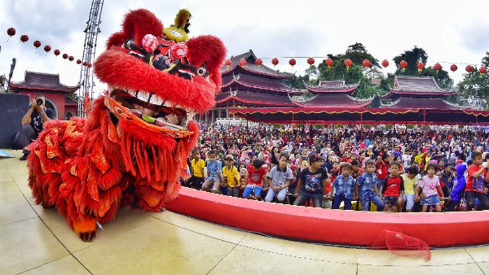 Atraksi Barongsai Sampokong