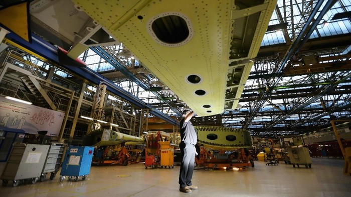 Pesawat Airbus A380 akan dihentikan produksinya karena terus merugi. Sebelum resmi dihentikan, yuk lihat pabrik superjet tersebut.