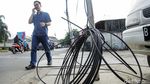 Duh! Kabel-kabel di Duri Kosambi Kusut Banget