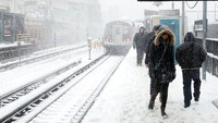 Kota Syracuse di Amerika Serikat juga sering dilanda hujan salju. Selimut salju setebal lebih dari 3 meter biasa ditemukan di kota ini. (Lucas Jackson/Reuters) 