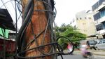 Duh! Kabel-kabel di Duri Kosambi Kusut Banget