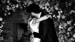 Rayakan Valentine, Miley Cyrus Bagi-bagi Foto Pernikahannya