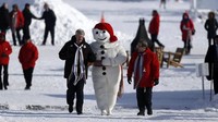 Quebec di Kanada juga sering bersalju. Untuk memperingati salju tebal yang menyelimuti kota ini di bulan Februari biasanya digelar festival dan karnaval musim dingin untuk wisatawan. (REUTERS/Mathieu Belanger)