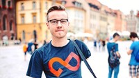 Mariusz Kedzierski membuktikan bahwa keterbatasan bukanlah halangan baginya untuk berkarya. Dok. Instagram/mariuszkedzierski