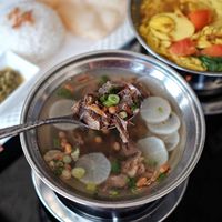 Sluurp! Hangatkan Badan dengan Soto Bandung yang Bening Gurih di Sini