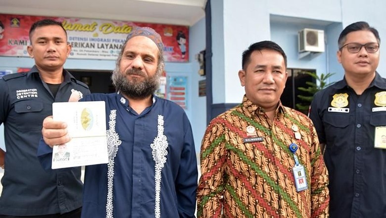 Jadi Pengemis di Riau, WNA Mesir Dideportasi Jadi Pengemis di Riau, WNA Mesir Dideportasi