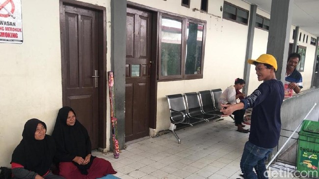 Ragam Aksi Kocak Menghibur Pasien di RS, Jadi Santa sampai Sailor Moon