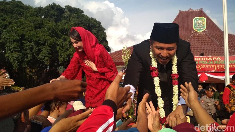 Tugas Baru Arumi Bachsin Sebagai Istri Wakil Gubernur Jatim/ Foto: Adhar Muttaqin Tugas Baru Arumi Bachsin Sebagai Istri Wakil Gubernur Jatim/ Foto: Adhar Muttaqin