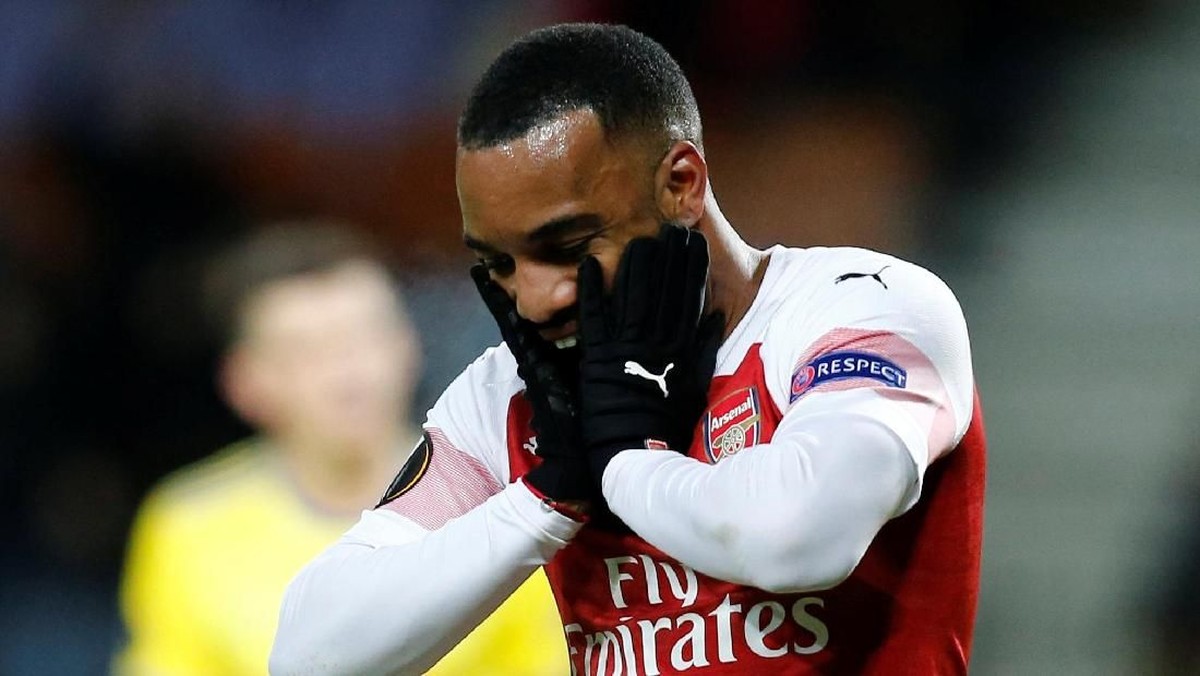 Striker Arsenal Alexandre Lacazette dikartu erah saat menghadapi BATE Borisov di leg pertama babak 32 besar Liga Europa. (Foto: Anton Vaganov/Reuters)
