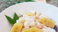 Yang ini bubur sumsum ditambah pisang kepok kukus yang legit empuk. Mantap! Foto : Instagram @pqpeakoso