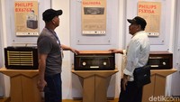 Radio yang dipamerkan di sini kebanyakan peninggalan zaman Belanda serta perang dunia.