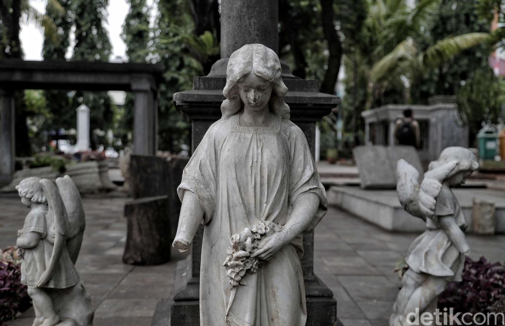 Sebuah lahan di Jakarta Pusat di masa lalu menjadi area pemakaman pada masa kolonial Belanda. Area itu kini bernama Museum Taman Prasasti.