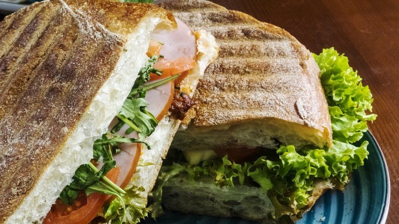 Anggota Parlemen Slovenia Mundur Gara-gara Mencuri Roti Lapis Anggota Parlemen Slovenia Mundur Gara-gara Mencuri Roti Lapis
